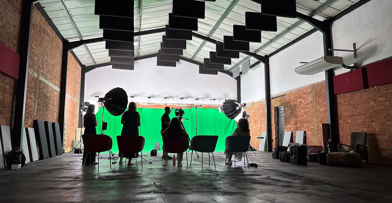 Cheap vs. Premium: Comparing the Top 8 London Podcast Studio Options - 9