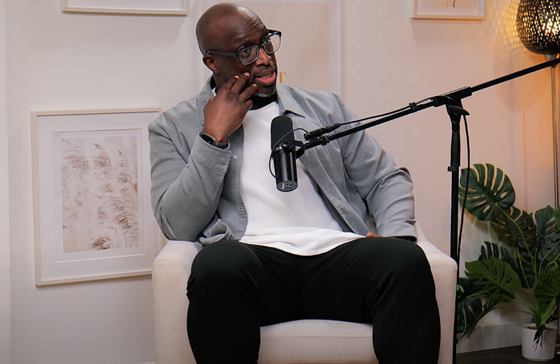 What equipment is included in the rental visual podcast studio London? - 3