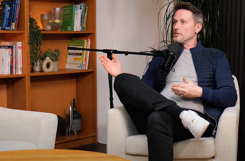 What equipment is included in the rental visual podcast studio London? - 7