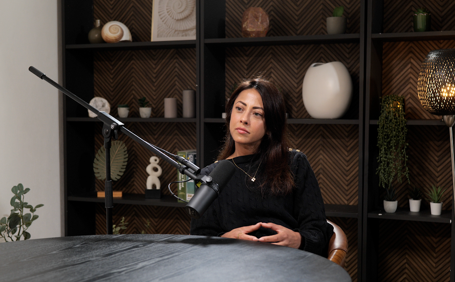 what is the difference between a podcast and visual podcast? - 4