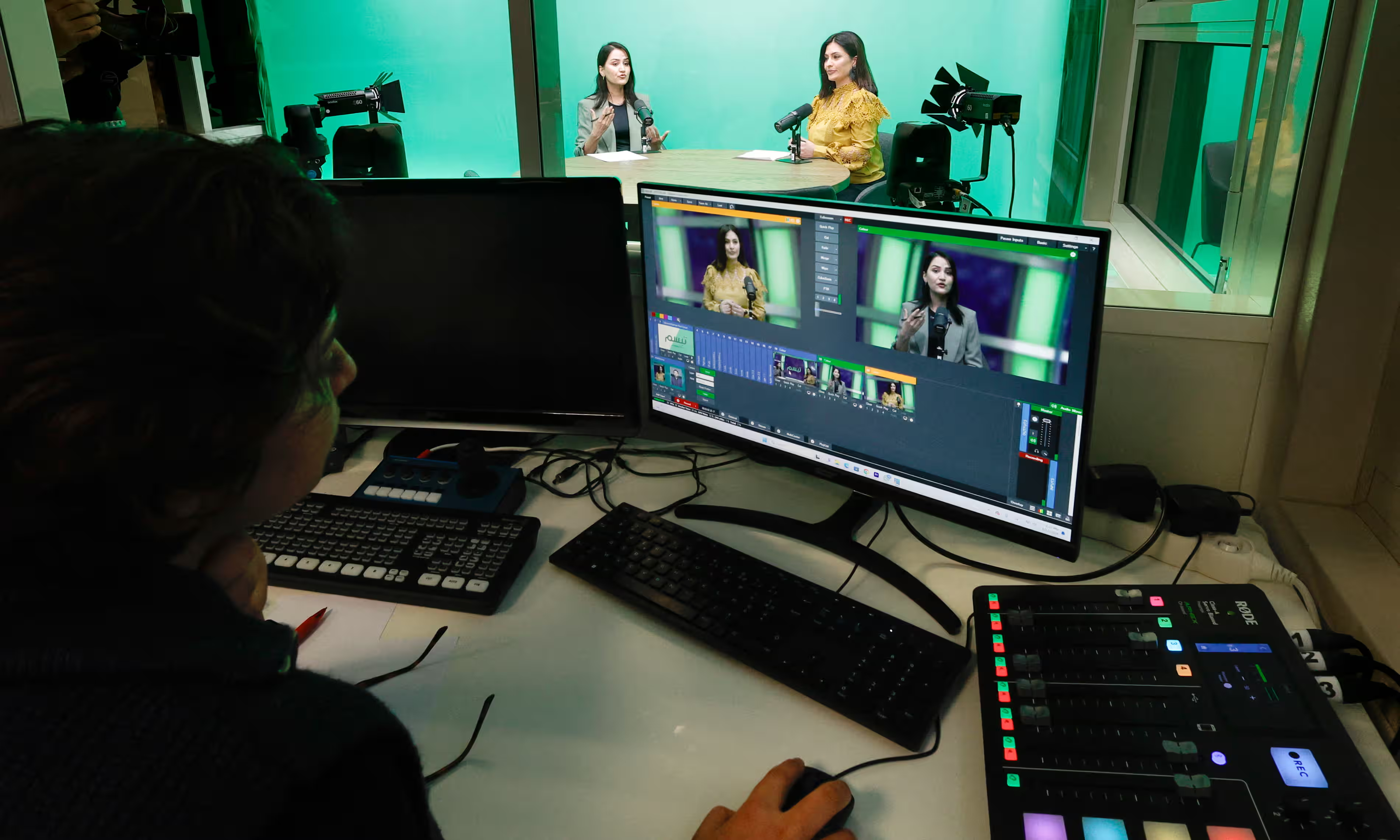 Affordable Podcast Studio in London for Professional Voiceovers and YouTube Videos - 1