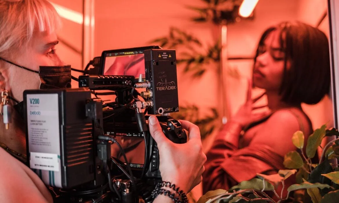 Why Blackout Sets Are Ideal for Slow Motion Video Editing and Dramatic Effects - 1