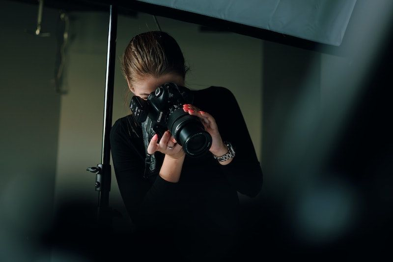 Blackout Set Filming Techniques for Capturing Stunning 4K Videography - 1