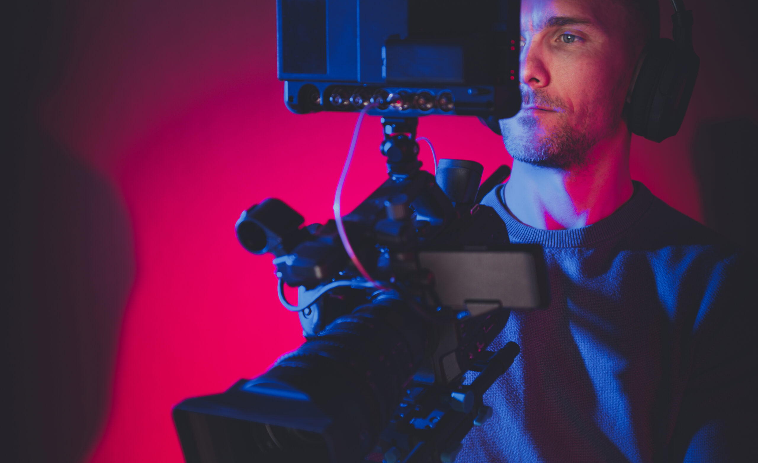 Filming a Masterclass in London: Essential Lighting and Sound Equipment Guide - 1