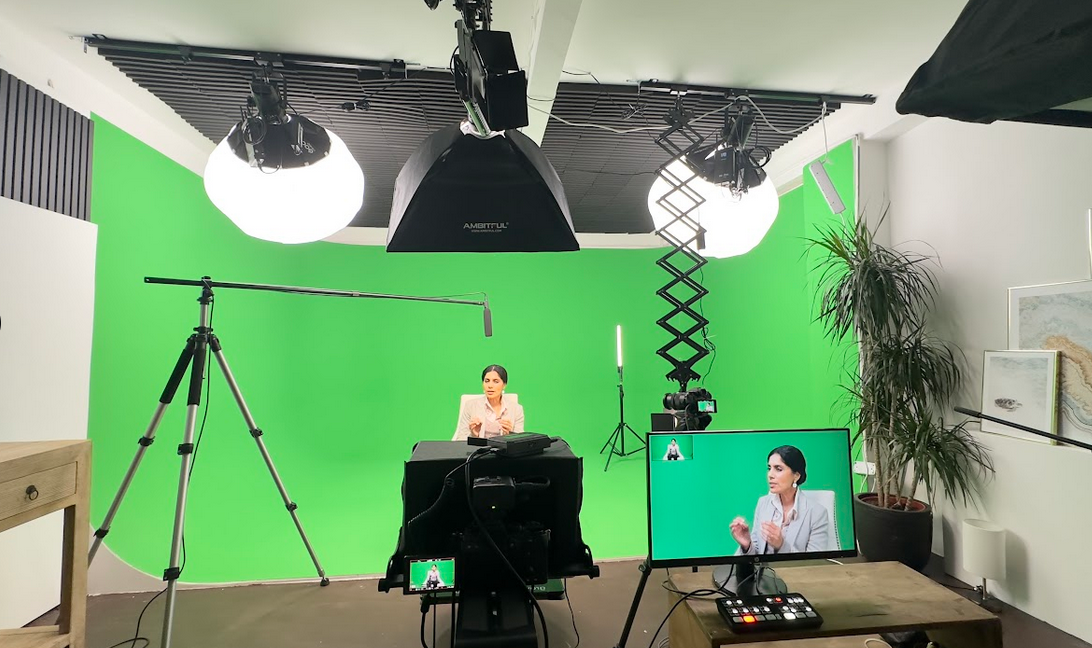 How much does it cost to hire a podcast studio in London? - 4
