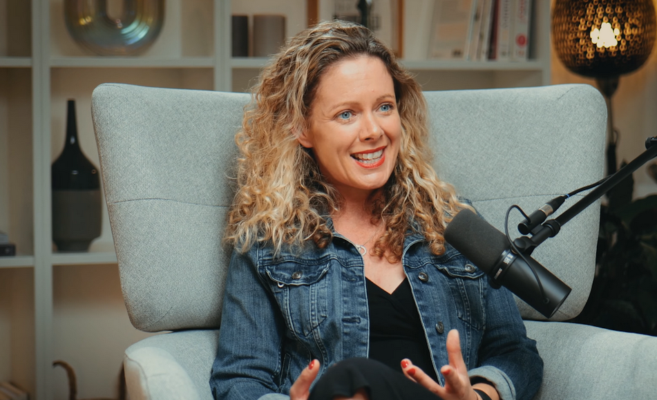 How much does it cost to hire a podcast studio in London? - 6