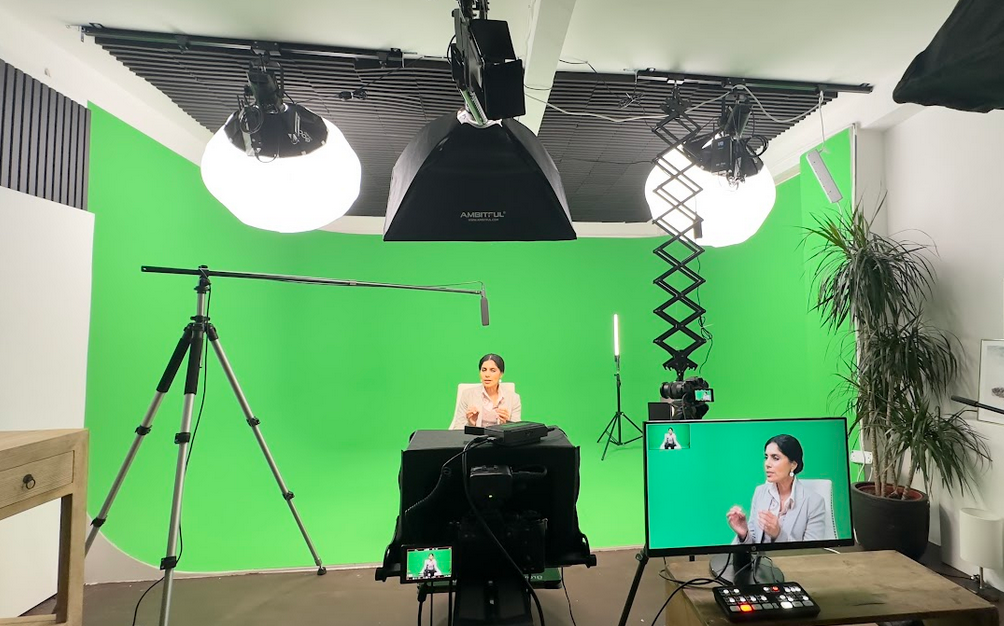What equipment is included when you rent a podcast studio in London? - 7