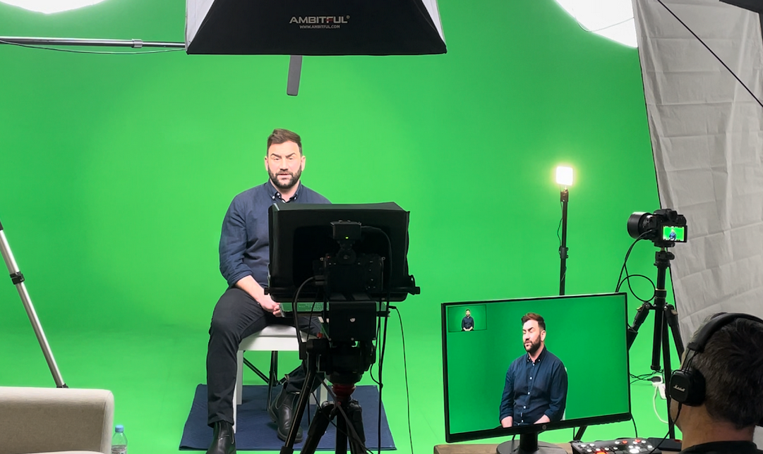 How far in advance do I need to book a session at a podcast studio in London? - 7