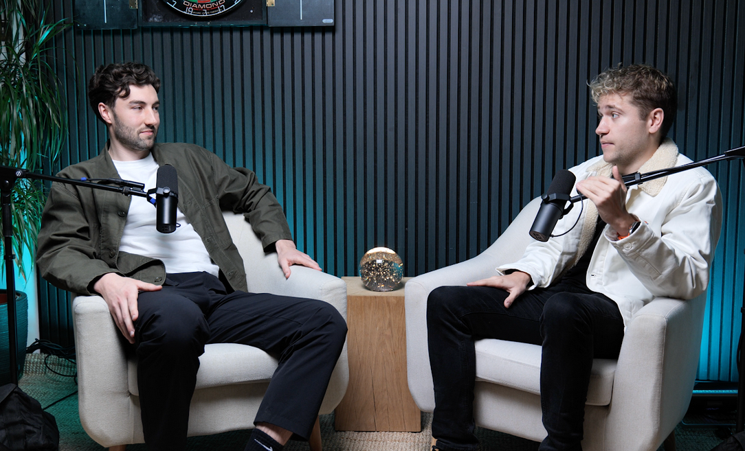 How far in advance do I need to book a session at a podcast studio in London? - 9