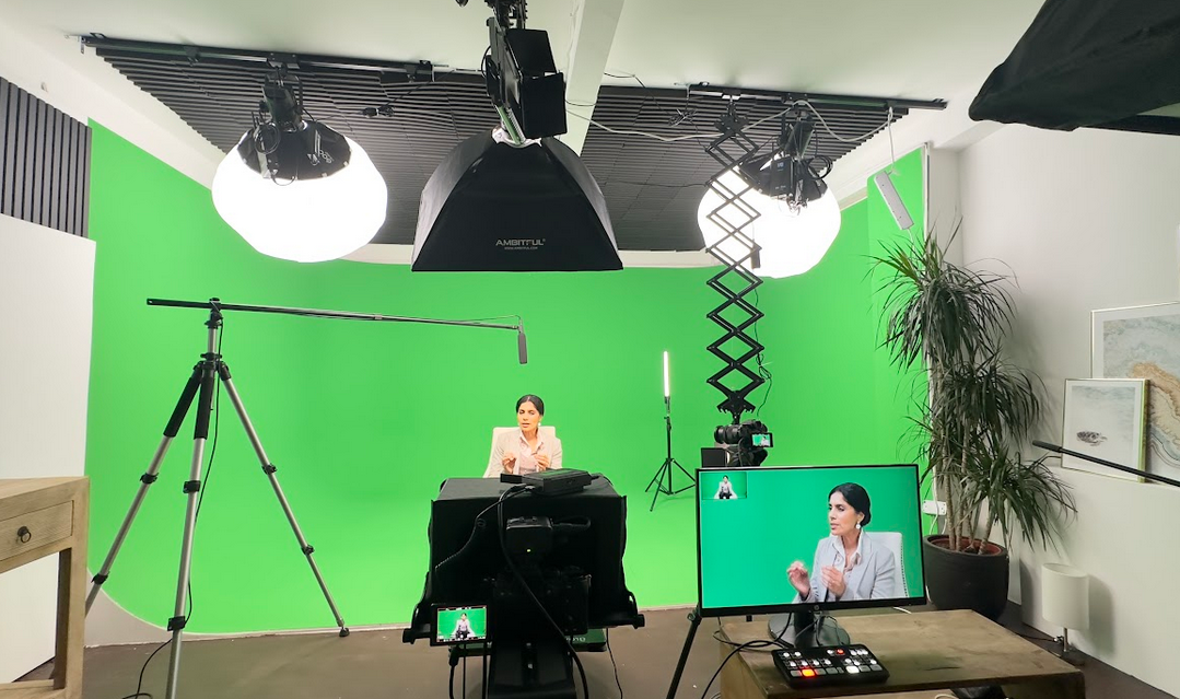 Can podcast studios in London accommodate recording with remote guests online? - 6