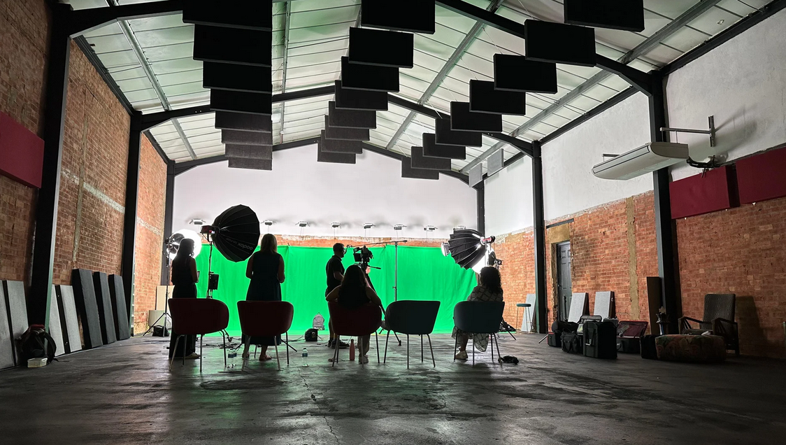 Can podcast studios in London accommodate recording with remote guests online? - 14