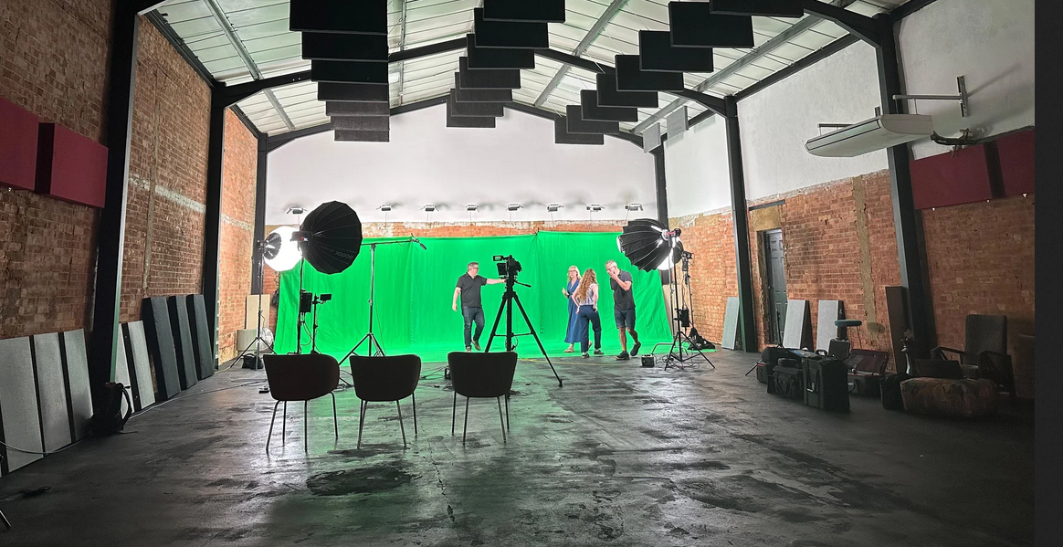 What are the best London podcast studios for recording interviews? - 13