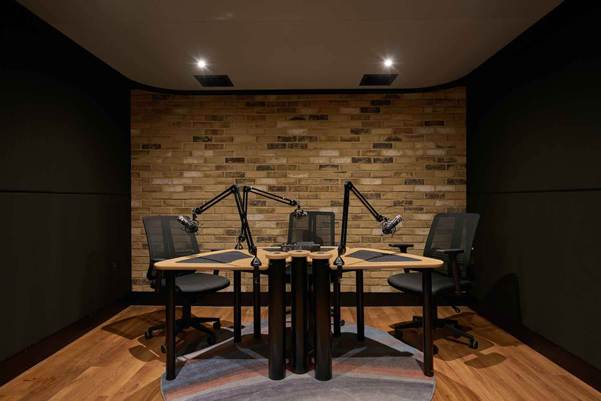 Your Podcast with High-Definition 4K Video - 1
