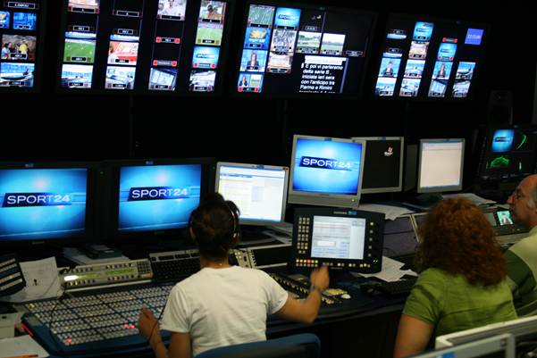 Essential Gear for Producing Professional 4K Video in the Studio - 10