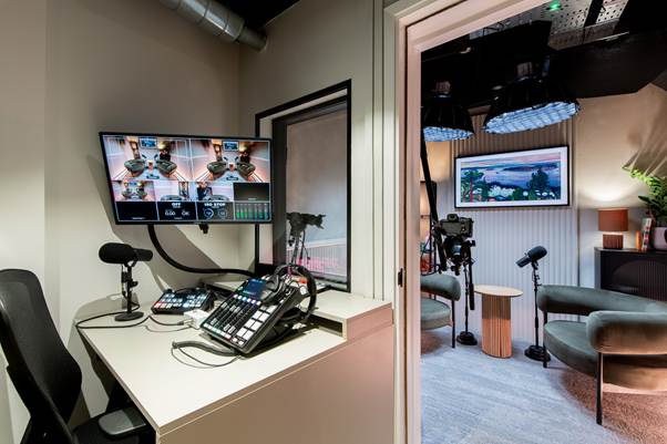 The Role of a Videography Editor in Enhancing Podcast Visuals - 6