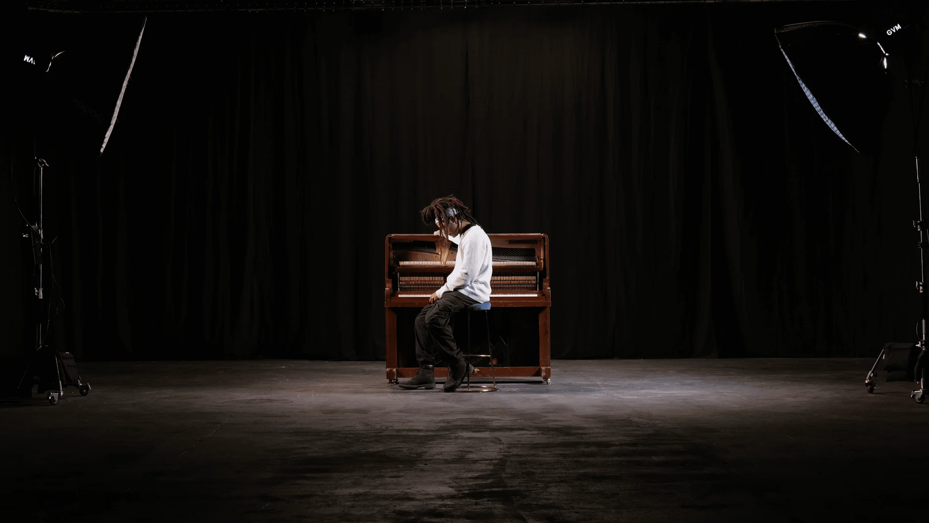 Finchley Giant Blackout – podcast studio London for high-contrast and atmospheric productions