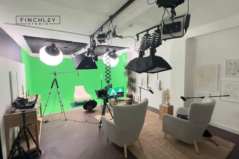 Green screen cove – podcast studio London at Finchley with pre-lit curved design