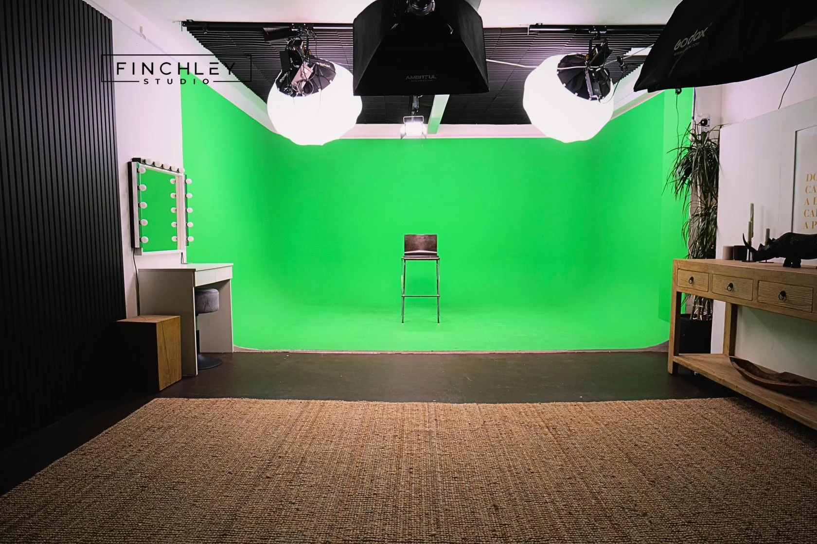 Green screen cove at Finchley – podcast studio London with professional lighting rig