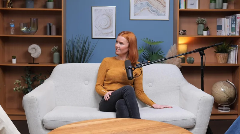 Finchley Lounge – professional london podcast studio for up to 5 person recordings